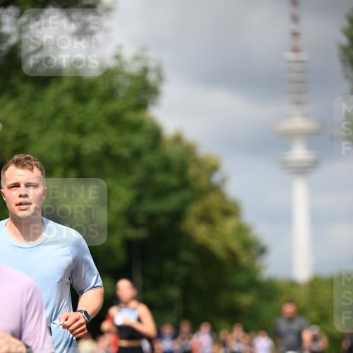 29.06.2025 - hella hamburg halbmarathon Dr. Thomas Lammeyer http://msf.ph/oto/8411887 29.06.2025 10:43:04 Kennedybrücke 1457, 1721, 1856, 2113, 2486, 2693, 2786, 3095, 3216, 3242, 3307, 3323, 3726, 3841, 3927, 4139, 4155, 4259, 4260, 5085, 5089, 5155, 5161, 5300, 5617, 5684, 6199, 6200, 7117, 7165, 7561, 7589, 7692, 7849, 8583, 8635, 8747, 9004, 9689, 11059 meine-sportfotos.de
