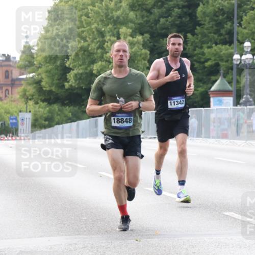 29.06.2025 - hella hamburg halbmarathon Lena Gebhardt http://msf.ph/oto/8411892 29.06.2025 09:39:26 Lombardsbrücke 19108, 18848, 11342, 4524, 6699, 11342, 13016, 14188, 14932, 15166, 16529, 16548, 18694, 18848, 19072, 19108 meine-sportfotos.de