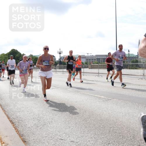 29.06.2025 - hella hamburg halbmarathon Lena Gebhardt http://msf.ph/oto/8411901 29.06.2025 10:17:11 Lombardsbrücke 16704, 17010, 9647, 18571, 1083, 1117, 1137, 1240, 1298, 1331, 1348, 1356, 1403, 1477, 1553, 1602, 2225, 2305, 2860, 2908, 3088, 3210, 3450, 3464, 3466, 3622, 3802, 3803, 4194, 4852, 5023, 5390, 5929, 5930, 5995, 6126, 6128, 6328, 6520, 6522, 6742, 6941, 6948, 7011, 7114, 7115, 7257, 7345, 7360, 7376, 7410, 7445, 7647, 7924, 7928, 7945, 8210, 8253, 8263, 8309, 8351, 8433, 8513, 8558, 8619, 8895, 8983, 9091, 9152, 9208, 9259, 9332, 9492 meine-sportfotos.de