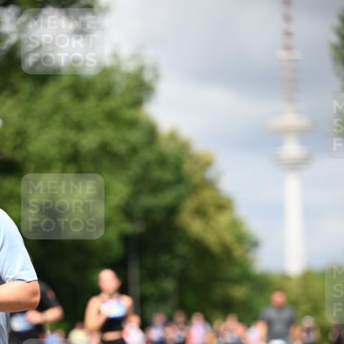 29.06.2025 - hella hamburg halbmarathon Dr. Thomas Lammeyer http://msf.ph/oto/8411904 29.06.2025 10:43:05 Kennedybrücke 1457, 1721, 1856, 2113, 2486, 2693, 2786, 3216, 3242, 3307, 3323, 3726, 4139, 4155, 4259, 4260, 4964, 5085, 5089, 5155, 5161, 5617, 5684, 6199, 6200, 7117, 7165, 7561, 7589, 7692, 7849, 8583, 8635, 8747, 9004, 9689, 11059 meine-sportfotos.de