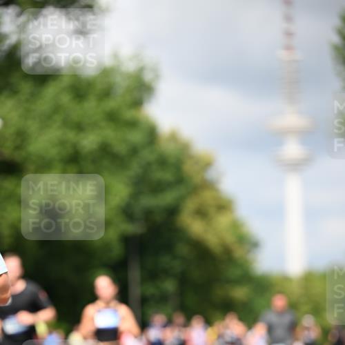 29.06.2025 - hella hamburg halbmarathon Dr. Thomas Lammeyer http://msf.ph/oto/8411909 29.06.2025 10:43:05 Kennedybrücke 1457, 1721, 1856, 2113, 2486, 2693, 2786, 3216, 3242, 3307, 3323, 3726, 4139, 4155, 4259, 4260, 4964, 5085, 5089, 5155, 5161, 5617, 5684, 6199, 6200, 7117, 7165, 7561, 7589, 7692, 7849, 8583, 8635, 8747, 9004, 9689, 11059 meine-sportfotos.de