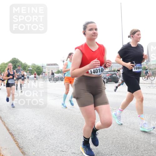 29.06.2025 - hella hamburg halbmarathon Lena Gebhardt http://msf.ph/oto/8411910 29.06.2025 10:51:11 Lombardsbrücke 0029, 11052, 14010, 16904, 1129, 1203, 1208, 1404, 1478, 1617, 2200, 2202, 2358, 2380, 2484, 2485, 2859, 3184, 3229, 3647, 3934, 4156, 4652, 4713, 4771, 4848, 4878, 4920, 5286, 5289, 5357, 5394, 5530, 6178, 6961, 7012, 7133, 7141, 7161, 7769, 7770, 7771, 7825, 8040, 8200, 8410, 8672, 8779, 8986, 9166, 9167, 9168, 9582, 9583, 9763, 10029, 10437, 10552, 10614, 10636, 11034, 11052, 11252, 11575, 11577, 12392, 12393, 14534 meine-sportfotos.de
