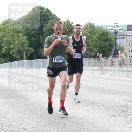 29.06.2025 - hella hamburg halbmarathon Lena Gebhardt http://msf.ph/oto/8411922 29.06.2025 09:39:27 Lombardsbrücke 19108, 18848, 11342, 51, 4524, 6699, 11342, 13016, 14188, 14932, 15166, 16529, 16548, 18694, 18848, 19072, 19108 meine-sportfotos.de