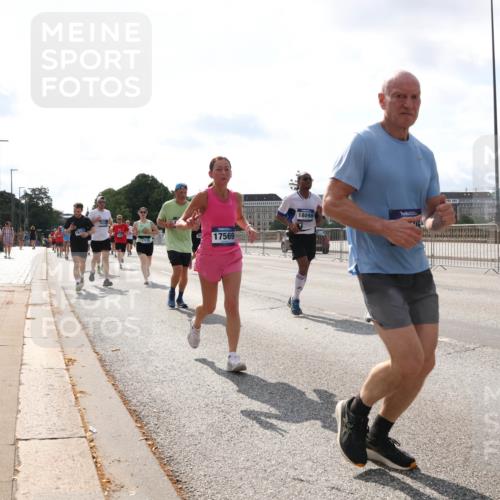 29.06.2025 - hella hamburg halbmarathon Lena Gebhardt http://msf.ph/oto/8411927 29.06.2025 10:04:35 Lombardsbrücke 16120, 17569, 18098, 1213, 1316, 1347, 1377, 1559, 1674, 2011, 2463, 2628, 2698, 2852, 2979, 3994, 4146, 4293, 4394, 4538, 4587, 4951, 5354, 5365, 5869, 5976, 6311, 6706, 6709, 8049, 8177, 8217, 9489, 9526, 10100, 10213, 10709, 10756, 10834, 10962, 11511, 11551, 11582, 12004, 12005, 12125, 12924, 12998, 13533, 13625, 14340, 14436, 14917, 15525, 15532, 16128, 16145, 16357, 16753, 16989, 16995, 17071, 17113, 17434, 17437, 17814 meine-sportfotos.de
