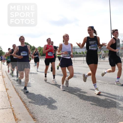 29.06.2025 - hella hamburg halbmarathon Lena Gebhardt http://msf.ph/oto/8411936 29.06.2025 09:50:26 Lombardsbrücke 16697, 15493, 16992, 1209, 1358, 1615, 1675, 1688, 1697, 1700, 1803, 1882, 2415, 2568, 2675, 2719, 2826, 3332, 3530, 3626, 4205, 4229, 4380, 4398, 4823, 5248, 5409, 5436, 5472, 5508, 5745, 5791, 5803, 6123, 6458, 6529, 6649, 6682, 6704, 7026, 7495, 7774, 8450, 8629, 8958, 9017, 9116, 9294, 9302, 9365, 9711, 9979, 10064, 10218, 10783, 10894, 10922, 11281, 11305, 11379, 11767, 12292, 12327, 12540, 12554, 12895, 13725, 14560 meine-sportfotos.de
