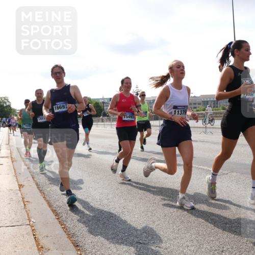 29.06.2025 - hella hamburg halbmarathon Lena Gebhardt http://msf.ph/oto/8411953 29.06.2025 09:50:26 Lombardsbrücke 16820, 1911, 16697, 574, 15493, 11379, 6458, 1209, 1358, 1615, 1675, 1688, 1697, 1700, 1803, 1882, 2415, 2568, 2675, 2719, 2826, 3332, 3530, 3626, 4205, 4229, 4380, 4398, 4823, 5248, 5409, 5436, 5472, 5508, 5745, 5791, 5803, 6123, 6458, 6529, 6649, 6682, 6704, 7026, 7495, 7774, 8450, 8629, 8958, 9017, 9116, 9294, 9302, 9365, 9711, 9979, 10064, 10218, 10783, 10894, 10922, 11281, 11305, 11379, 11767, 12292, 12327, 12540, 12554, 12895, 13725, 14560 meine-sportfotos.de