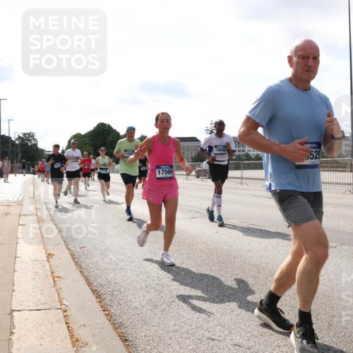 29.06.2025 - hella hamburg halbmarathon Lena Gebhardt http://msf.ph/oto/8411965 29.06.2025 10:04:35 Lombardsbrücke 1362, 17569, 18098, 525, 1213, 1316, 1347, 1377, 1559, 1674, 2011, 2463, 2628, 2698, 2852, 2979, 3994, 4146, 4293, 4394, 4538, 4587, 4951, 5354, 5365, 5869, 5976, 6311, 6706, 6709, 8049, 8177, 8217, 9489, 9526, 10100, 10213, 10709, 10756, 10834, 10962, 11511, 11551, 11582, 12004, 12005, 12125, 12924, 12998, 13533, 13625, 14340, 14436, 14917, 15525, 15532, 16128, 16145, 16357, 16753, 16989, 16995, 17071, 17113, 17434, 17437, 17814 meine-sportfotos.de