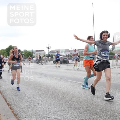 29.06.2025 - hella hamburg halbmarathon Lena Gebhardt http://msf.ph/oto/8411970 29.06.2025 10:51:12 Lombardsbrücke 10029, 11052, 1125, 10552, 1129, 1203, 1208, 1404, 1478, 1617, 2200, 2202, 2358, 2380, 2484, 2485, 2859, 3229, 3934, 4156, 4652, 4713, 4771, 4848, 4878, 4920, 5286, 5289, 5357, 5394, 5530, 6091, 6178, 6961, 7012, 7133, 7141, 7161, 7769, 7770, 7771, 7825, 7871, 8040, 8200, 8410, 8672, 8779, 8986, 9166, 9167, 9582, 9583, 9763, 10029, 10437, 10552, 10614, 10636, 11034, 11052, 11252, 11268, 11575, 11577, 12392, 12393, 14534 meine-sportfotos.de