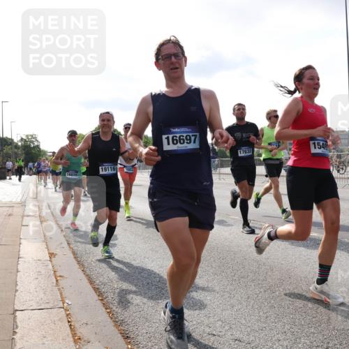 29.06.2025 - hella hamburg halbmarathon Lena Gebhardt http://msf.ph/oto/8412013 29.06.2025 09:50:27 Lombardsbrücke 16820, 19116, 1882, 16697, 17632, 1549, 1209, 1358, 1615, 1675, 1688, 1697, 1700, 1803, 1882, 2415, 2568, 2675, 2719, 2826, 3332, 3530, 3626, 4205, 4229, 4380, 4398, 4823, 5248, 5409, 5436, 5472, 5508, 5745, 5791, 5803, 6458, 6529, 6649, 6682, 6704, 7026, 7495, 7774, 8450, 8629, 8958, 9017, 9116, 9294, 9302, 9365, 9711, 9979, 10064, 10218, 10783, 10894, 10922, 11281, 11305, 11379, 11767, 12292, 12540, 12554, 12895, 13725, 14560 meine-sportfotos.de