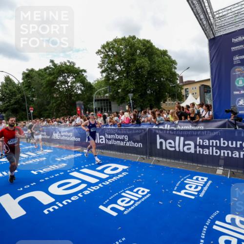 29.06.2025 - hella hamburg halbmarathon Zöllner http://msf.ph/oto/8412031 29.06.2025 10:46:25 Ziel 1600, 2222, 2842, 6421, 6691, 7335, 8142, 11185, 11773, 12171, 12651, 13698, 14045, 14200, 14228, 14262, 14482, 15157, 16127, 18118, 18211, 18637, 19209 meine-sportfotos.de