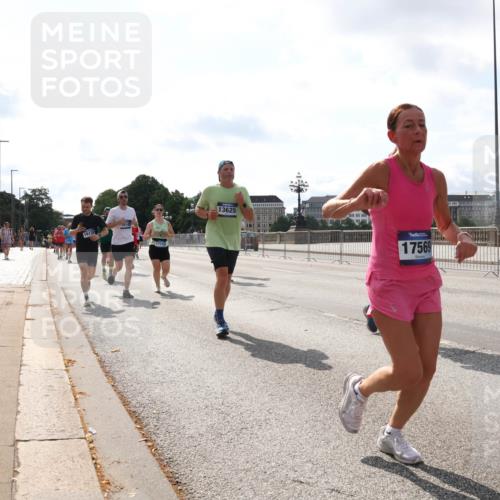 29.06.2025 - hella hamburg halbmarathon Lena Gebhardt http://msf.ph/oto/8412054 29.06.2025 10:04:36 Lombardsbrücke 13625, 17569, 1213, 1316, 1347, 1377, 1559, 1674, 2011, 2463, 2628, 2698, 2852, 2979, 3994, 4146, 4293, 4394, 4538, 4587, 4951, 5354, 5365, 5869, 5976, 6311, 6706, 6709, 8049, 8177, 8217, 9489, 9526, 10100, 10213, 10709, 10756, 10834, 10962, 11088, 11511, 11551, 11582, 12004, 12005, 12125, 12924, 12998, 13533, 13625, 14340, 14436, 14917, 15525, 15532, 16128, 16145, 16357, 16753, 16989, 16995, 17071, 17113, 17434, 17437, 17814 meine-sportfotos.de