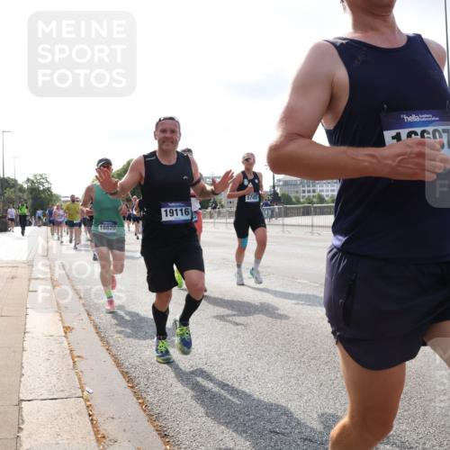 29.06.2025 - hella hamburg halbmarathon Lena Gebhardt http://msf.ph/oto/8412072 29.06.2025 09:50:27 Lombardsbrücke 16820, 19116, 5745, 1209, 1358, 1615, 1675, 1688, 1697, 1700, 1803, 1882, 2415, 2568, 2675, 2719, 2826, 3332, 3530, 3626, 4205, 4229, 4380, 4398, 4823, 5248, 5409, 5436, 5472, 5508, 5745, 5791, 5803, 6458, 6529, 6649, 6682, 6704, 7026, 7495, 7774, 8450, 8629, 8958, 9017, 9116, 9294, 9302, 9365, 9711, 9979, 10064, 10218, 10783, 10894, 10922, 11281, 11305, 11379, 11767, 12292, 12540, 12554, 12895, 13725, 14560 meine-sportfotos.de