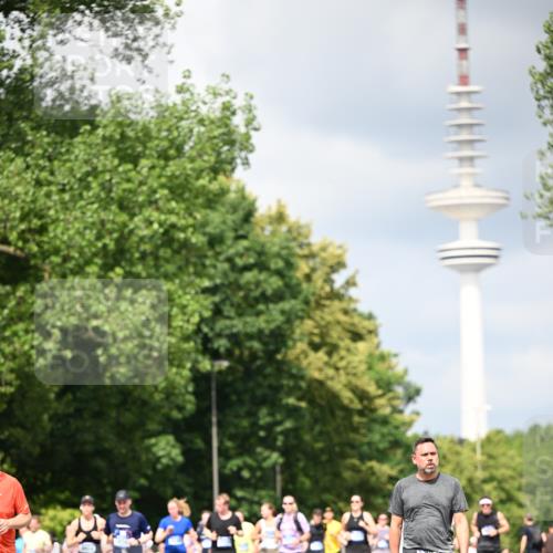 29.06.2025 - hella hamburg halbmarathon Dr. Thomas Lammeyer http://msf.ph/oto/8412086 29.06.2025 10:43:09 Kennedybrücke 1451, 1457, 1721, 1856, 2113, 2486, 2524, 2534, 2693, 2786, 3216, 3242, 3307, 3726, 4028, 4139, 4155, 4259, 4260, 4603, 4964, 5085, 5089, 5155, 5161, 5617, 5684, 5735, 7117, 7341, 7350, 7561, 7589, 8583, 8635, 8747, 9004, 9689, 11059 meine-sportfotos.de