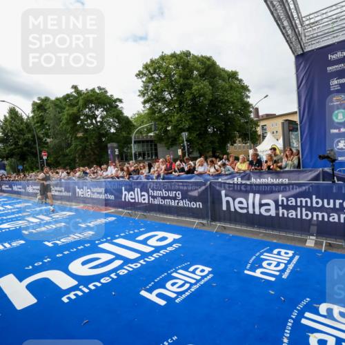 29.06.2025 - hella hamburg halbmarathon Zöllner http://msf.ph/oto/8412087 29.06.2025 10:23:00 Ziel 4128, 11624, 16548, 18328 meine-sportfotos.de
