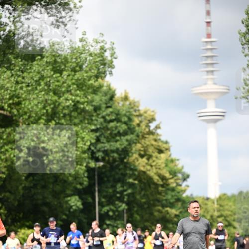 29.06.2025 - hella hamburg halbmarathon Dr. Thomas Lammeyer http://msf.ph/oto/8412097 29.06.2025 10:43:10 Kennedybrücke 1451, 1457, 1721, 1856, 1883, 2113, 2486, 2524, 2534, 2660, 2693, 2786, 3216, 3242, 3307, 3726, 4028, 4139, 4155, 4259, 4260, 4410, 4603, 4964, 5085, 5089, 5155, 5161, 5617, 5684, 5735, 7117, 7341, 7350, 7561, 7589, 8635, 8747, 9004, 9689, 11059 meine-sportfotos.de