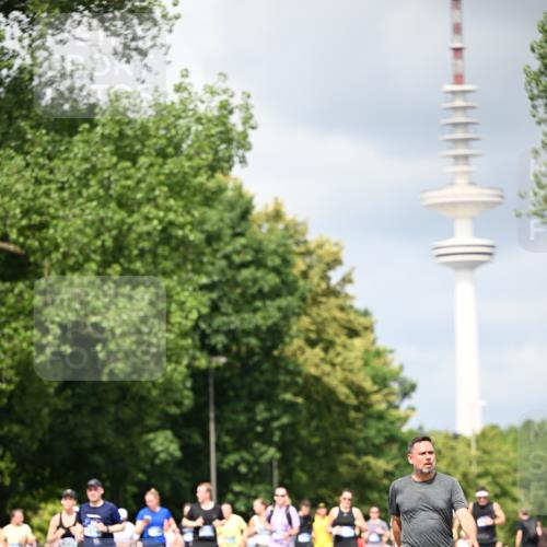 29.06.2025 - hella hamburg halbmarathon Dr. Thomas Lammeyer http://msf.ph/oto/8412100 29.06.2025 10:43:10 Kennedybrücke 1451, 1457, 1721, 1856, 1883, 2113, 2486, 2524, 2534, 2660, 2693, 2786, 3216, 3242, 3307, 3726, 4028, 4139, 4155, 4259, 4260, 4410, 4603, 4964, 5085, 5089, 5155, 5161, 5617, 5684, 5735, 7117, 7341, 7350, 7561, 7589, 8635, 8747, 9004, 9689, 11059 meine-sportfotos.de