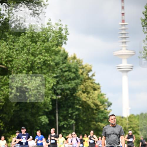 29.06.2025 - hella hamburg halbmarathon Dr. Thomas Lammeyer http://msf.ph/oto/8412113 29.06.2025 10:43:10 Kennedybrücke 1451, 1457, 1721, 1856, 1883, 2113, 2486, 2524, 2534, 2660, 2693, 2786, 3216, 3242, 3307, 3726, 4028, 4139, 4155, 4259, 4260, 4410, 4603, 4964, 5085, 5089, 5155, 5161, 5617, 5684, 5735, 7117, 7341, 7350, 7561, 7589, 8635, 8747, 9004, 9689, 11059 meine-sportfotos.de