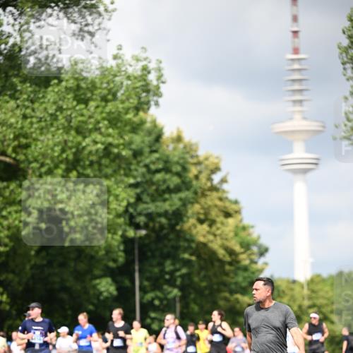 29.06.2025 - hella hamburg halbmarathon Dr. Thomas Lammeyer http://msf.ph/oto/8412134 29.06.2025 10:43:11 Kennedybrücke 1451, 1457, 1721, 1856, 1883, 2113, 2486, 2524, 2534, 2660, 2693, 2786, 3216, 3242, 3307, 3726, 4028, 4139, 4155, 4259, 4260, 4410, 4603, 4964, 5085, 5089, 5155, 5161, 5617, 5684, 5735, 7117, 7341, 7350, 7561, 7589, 8635, 8747, 9004, 11059 meine-sportfotos.de