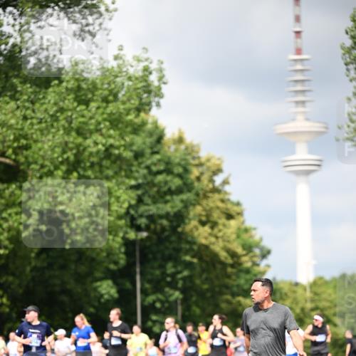 29.06.2025 - hella hamburg halbmarathon Dr. Thomas Lammeyer http://msf.ph/oto/8412137 29.06.2025 10:43:11 Kennedybrücke 1451, 1457, 1721, 1856, 1883, 2113, 2486, 2524, 2534, 2660, 2693, 2786, 3216, 3242, 3307, 3726, 4028, 4139, 4155, 4259, 4260, 4410, 4603, 4964, 5085, 5089, 5155, 5161, 5617, 5684, 5735, 7117, 7341, 7350, 7561, 7589, 8635, 8747, 9004, 11059 meine-sportfotos.de
