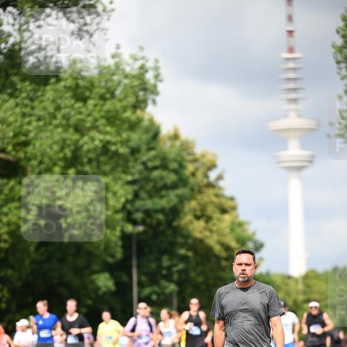 29.06.2025 - hella hamburg halbmarathon Dr. Thomas Lammeyer http://msf.ph/oto/8412143 29.06.2025 10:43:14 Kennedybrücke 1451, 1457, 1721, 1856, 1883, 2092, 2486, 2524, 2534, 2660, 2693, 2786, 3216, 3307, 3726, 4028, 4139, 4155, 4259, 4260, 4410, 4603, 4964, 5089, 5155, 5617, 5684, 5735, 7341, 7350, 7561, 7589, 7815, 8635, 8747, 9004, 10604, 10696, 11059, 11129 meine-sportfotos.de