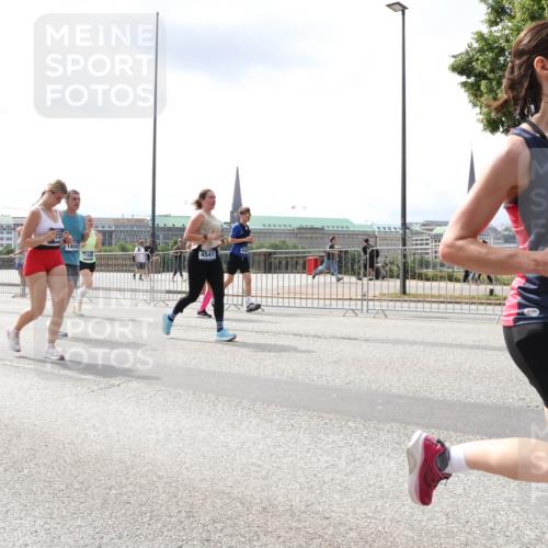 29.06.2025 - hella hamburg halbmarathon Lena Gebhardt http://msf.ph/oto/8412150 29.06.2025 10:41:55 Lombardsbrücke 14043, 4541, 364, 1039, 1314, 1509, 1623, 1648, 1712, 1752, 2145, 2153, 2258, 2523, 2974, 3276, 3326, 3344, 3459, 3460, 3568, 4329, 4415, 4541, 4610, 4735, 4736, 4787, 4885, 5432, 5671, 6136, 6137, 6153, 6320, 6430, 6436, 6450, 6618, 6837, 6846, 7022, 7023, 7357, 7477, 7955, 7968, 8004, 8014, 8162, 8163, 8300, 8301, 8443, 8848, 8897, 8908, 9008, 9223, 9467, 9588, 10027, 10348, 10483, 10623, 11011, 11166 meine-sportfotos.de