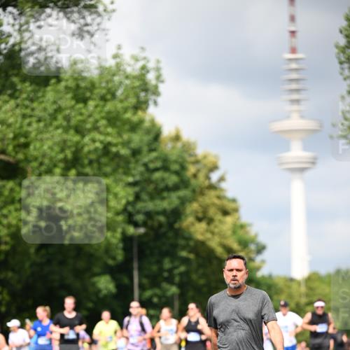 29.06.2025 - hella hamburg halbmarathon Dr. Thomas Lammeyer http://msf.ph/oto/8412152 29.06.2025 10:43:14 Kennedybrücke 1451, 1457, 1721, 1856, 1883, 2092, 2486, 2524, 2534, 2660, 2693, 2786, 3216, 3307, 3726, 4028, 4139, 4155, 4259, 4260, 4410, 4603, 4964, 5089, 5155, 5617, 5684, 5735, 7341, 7350, 7561, 7589, 7815, 8635, 8747, 9004, 10604, 10696, 11059, 11129 meine-sportfotos.de