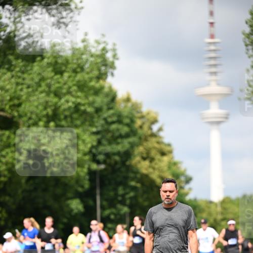 29.06.2025 - hella hamburg halbmarathon Dr. Thomas Lammeyer http://msf.ph/oto/8412158 29.06.2025 10:43:14 Kennedybrücke 1451, 1457, 1721, 1856, 1883, 2092, 2486, 2524, 2534, 2660, 2693, 2786, 3216, 3307, 3726, 4028, 4139, 4155, 4259, 4260, 4410, 4603, 4964, 5089, 5155, 5617, 5684, 5735, 7341, 7350, 7561, 7589, 7815, 8635, 8747, 9004, 10604, 10696, 11059, 11129 meine-sportfotos.de