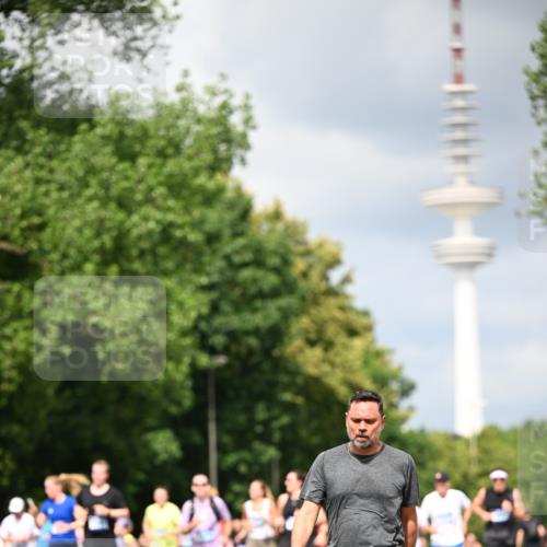 29.06.2025 - hella hamburg halbmarathon Dr. Thomas Lammeyer http://msf.ph/oto/8412161 29.06.2025 10:43:14 Kennedybrücke 1451, 1457, 1721, 1856, 1883, 2092, 2486, 2524, 2534, 2660, 2693, 2786, 3216, 3307, 3726, 4028, 4139, 4155, 4259, 4260, 4410, 4603, 4964, 5089, 5155, 5617, 5684, 5735, 7341, 7350, 7561, 7589, 7815, 8635, 8747, 9004, 10604, 10696, 11059, 11129 meine-sportfotos.de