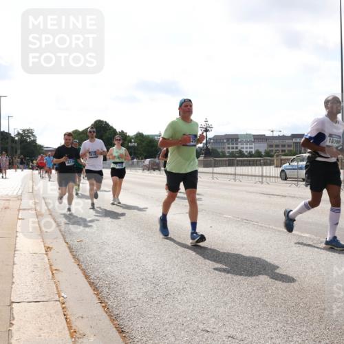 29.06.2025 - hella hamburg halbmarathon Lena Gebhardt http://msf.ph/oto/8412168 29.06.2025 10:04:36 Lombardsbrücke 1612, 1614, 17113, 25, 18098, 1213, 1316, 1347, 1377, 1559, 1674, 2011, 2463, 2628, 2698, 2852, 2979, 3994, 4146, 4293, 4394, 4538, 4587, 4951, 5354, 5365, 5869, 5976, 6311, 6706, 6709, 8049, 8177, 8217, 9489, 9526, 10100, 10213, 10709, 10756, 10834, 10962, 11088, 11511, 11551, 11582, 12004, 12005, 12125, 12924, 12998, 13533, 13625, 14340, 14436, 14917, 15525, 15532, 16128, 16145, 16357, 16753, 16989, 16995, 17071, 17113, 17434, 17437, 17814 meine-sportfotos.de
