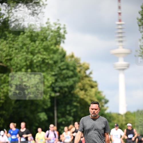 29.06.2025 - hella hamburg halbmarathon Dr. Thomas Lammeyer http://msf.ph/oto/8412171 29.06.2025 10:43:14 Kennedybrücke 1451, 1457, 1721, 1856, 1883, 2092, 2486, 2524, 2534, 2660, 2693, 2786, 3216, 3307, 3726, 4028, 4139, 4155, 4259, 4260, 4410, 4603, 4964, 5089, 5155, 5617, 5684, 5735, 7341, 7350, 7561, 7589, 7815, 8635, 8747, 9004, 10604, 10696, 11059, 11129 meine-sportfotos.de