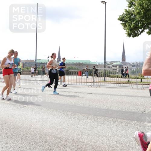 29.06.2025 - hella hamburg halbmarathon Lena Gebhardt http://msf.ph/oto/8412176 29.06.2025 10:41:55 Lombardsbrücke 2233, 11098, 4541, 10304, 1039, 1314, 1509, 1623, 1648, 1712, 1752, 2145, 2153, 2258, 2523, 2974, 3276, 3326, 3344, 3459, 3460, 3568, 4329, 4415, 4541, 4610, 4735, 4736, 4787, 4885, 5432, 5671, 6136, 6137, 6153, 6320, 6430, 6436, 6450, 6618, 6837, 6846, 7022, 7023, 7357, 7477, 7955, 7968, 8004, 8014, 8162, 8163, 8300, 8301, 8443, 8848, 8897, 8908, 9008, 9223, 9467, 9588, 10027, 10348, 10483, 10623, 11011, 11166 meine-sportfotos.de