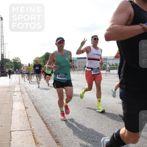 29.06.2025 - hella hamburg halbmarathon Lena Gebhardt http://msf.ph/oto/8412180 29.06.2025 09:50:28 Lombardsbrücke 11491, 1882, 16820, 19116, 1209, 1358, 1615, 1675, 1688, 1697, 1700, 1803, 1882, 2415, 2568, 2675, 2719, 2826, 3332, 3530, 3626, 4205, 4229, 4380, 4398, 4823, 5248, 5409, 5436, 5472, 5508, 5745, 5791, 5803, 6080, 6458, 6529, 6649, 6682, 6704, 7026, 7495, 7774, 8450, 8629, 8958, 9017, 9116, 9294, 9302, 9365, 9711, 9979, 10064, 10218, 10783, 10894, 10922, 11281, 11305, 11379, 11767, 12292, 12540, 12554, 12895, 13725, 14560 meine-sportfotos.de