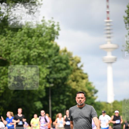 29.06.2025 - hella hamburg halbmarathon Dr. Thomas Lammeyer http://msf.ph/oto/8412183 29.06.2025 10:43:15 Kennedybrücke 1451, 1457, 1721, 1856, 1883, 2092, 2486, 2524, 2534, 2660, 2693, 2786, 3216, 3307, 3726, 4028, 4139, 4155, 4259, 4260, 4410, 4603, 4964, 5155, 5617, 5684, 5735, 6112, 7341, 7350, 7561, 7589, 7815, 9004, 10604, 10696, 11059, 11129 meine-sportfotos.de