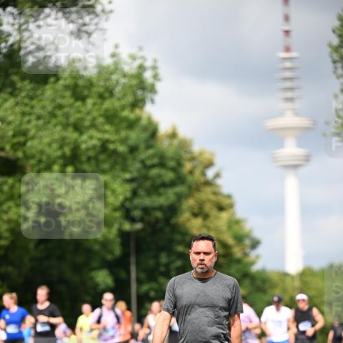 29.06.2025 - hella hamburg halbmarathon Dr. Thomas Lammeyer http://msf.ph/oto/8412207 29.06.2025 10:43:15 Kennedybrücke 1451, 1457, 1721, 1856, 1883, 2092, 2486, 2524, 2534, 2660, 2693, 2786, 3216, 3307, 3726, 4028, 4139, 4155, 4259, 4260, 4410, 4603, 4964, 5155, 5617, 5684, 5735, 6112, 7341, 7350, 7561, 7589, 7815, 9004, 10604, 10696, 11059, 11129 meine-sportfotos.de