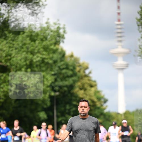 29.06.2025 - hella hamburg halbmarathon Dr. Thomas Lammeyer http://msf.ph/oto/8412214 29.06.2025 10:43:15 Kennedybrücke 1451, 1457, 1721, 1856, 1883, 2092, 2486, 2524, 2534, 2660, 2693, 2786, 3216, 3307, 3726, 4028, 4139, 4155, 4259, 4260, 4410, 4603, 4964, 5155, 5617, 5684, 5735, 6112, 7341, 7350, 7561, 7589, 7815, 9004, 10604, 10696, 11059, 11129 meine-sportfotos.de