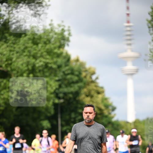 29.06.2025 - hella hamburg halbmarathon Dr. Thomas Lammeyer http://msf.ph/oto/8412221 29.06.2025 10:43:15 Kennedybrücke 1451, 1457, 1721, 1856, 1883, 2092, 2486, 2524, 2534, 2660, 2693, 2786, 3216, 3307, 3726, 4028, 4139, 4155, 4259, 4260, 4410, 4603, 4964, 5155, 5617, 5684, 5735, 6112, 7341, 7350, 7561, 7589, 7815, 9004, 10604, 10696, 11059, 11129 meine-sportfotos.de