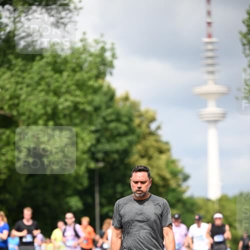 29.06.2025 - hella hamburg halbmarathon Dr. Thomas Lammeyer http://msf.ph/oto/8412228 29.06.2025 10:43:16 Kennedybrücke 1451, 1457, 1721, 1856, 1883, 2092, 2486, 2524, 2534, 2660, 2693, 2786, 3216, 3307, 3726, 4028, 4139, 4155, 4259, 4260, 4410, 4603, 4964, 5617, 5684, 5735, 6112, 7341, 7350, 7561, 7589, 7815, 9004, 10604, 10696, 11059, 11129 meine-sportfotos.de