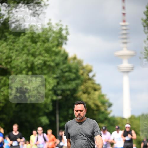 29.06.2025 - hella hamburg halbmarathon Dr. Thomas Lammeyer http://msf.ph/oto/8412237 29.06.2025 10:43:16 Kennedybrücke 1451, 1457, 1721, 1856, 1883, 2092, 2486, 2524, 2534, 2660, 2693, 2786, 3216, 3307, 3726, 4028, 4139, 4155, 4259, 4260, 4410, 4603, 4964, 5617, 5684, 5735, 6112, 7341, 7350, 7561, 7589, 7815, 9004, 10604, 10696, 11059, 11129 meine-sportfotos.de