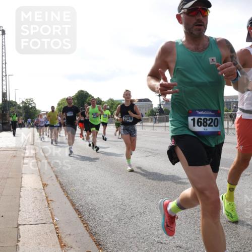 29.06.2025 - hella hamburg halbmarathon Lena Gebhardt http://msf.ph/oto/8412239 29.06.2025 09:50:28 Lombardsbrücke 11491, 2719, 16820, 18827, 1209, 1358, 1615, 1675, 1688, 1697, 1700, 1803, 1882, 2415, 2568, 2675, 2719, 2826, 3332, 3530, 3626, 4205, 4229, 4380, 4398, 4823, 5248, 5409, 5436, 5472, 5508, 5745, 5791, 5803, 6080, 6458, 6529, 6649, 6682, 6704, 7026, 7495, 7774, 8450, 8629, 8958, 9017, 9116, 9294, 9302, 9365, 9711, 9979, 10064, 10218, 10783, 10894, 10922, 11281, 11305, 11379, 11767, 12292, 12540, 12554, 12895, 13725, 14560 meine-sportfotos.de