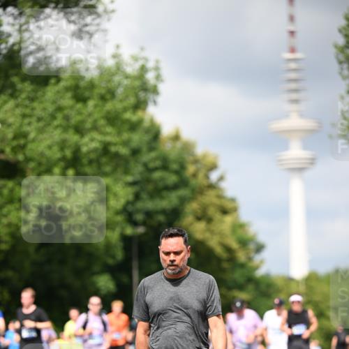 29.06.2025 - hella hamburg halbmarathon Dr. Thomas Lammeyer http://msf.ph/oto/8412253 29.06.2025 10:43:16 Kennedybrücke 1451, 1457, 1721, 1856, 1883, 2092, 2486, 2524, 2534, 2660, 2693, 2786, 3216, 3307, 3726, 4028, 4139, 4155, 4259, 4260, 4410, 4603, 4964, 5617, 5684, 5735, 6112, 7341, 7350, 7561, 7589, 7815, 9004, 10604, 10696, 11059, 11129 meine-sportfotos.de