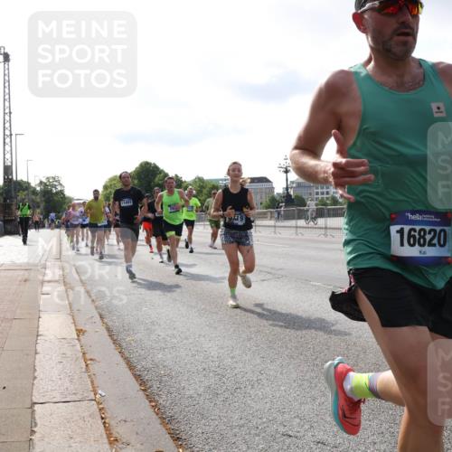 29.06.2025 - hella hamburg halbmarathon Lena Gebhardt http://msf.ph/oto/8412256 29.06.2025 09:50:28 Lombardsbrücke 11491, 7719, 16820, 18827, 1209, 1358, 1615, 1675, 1688, 1697, 1700, 1803, 1882, 2415, 2568, 2675, 2719, 2826, 3332, 3530, 3626, 4205, 4229, 4380, 4398, 4823, 5248, 5409, 5436, 5472, 5508, 5745, 5791, 5803, 6080, 6458, 6529, 6649, 6682, 6704, 7026, 7495, 7774, 8450, 8629, 8958, 9017, 9116, 9294, 9302, 9365, 9711, 9979, 10064, 10218, 10783, 10894, 10922, 11281, 11305, 11379, 11767, 12292, 12540, 12554, 12895, 13725, 14560 meine-sportfotos.de