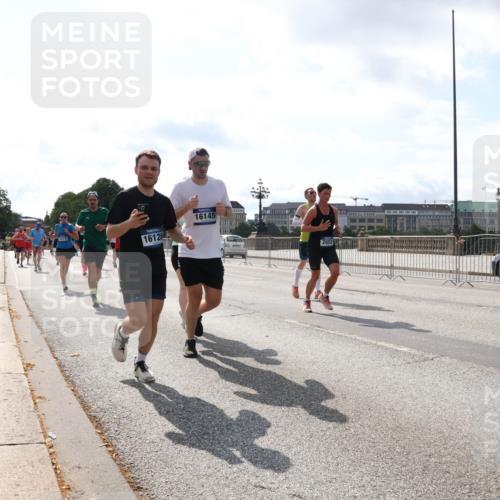 29.06.2025 - hella hamburg halbmarathon Lena Gebhardt http://msf.ph/oto/8412269 29.06.2025 10:04:38 Lombardsbrücke 1213, 16128, 16145, 2852, 1126, 1213, 1316, 1347, 1377, 1559, 1674, 2011, 2463, 2628, 2698, 2852, 2979, 3994, 4146, 4293, 4394, 4538, 4587, 4951, 5354, 5365, 5869, 5976, 6311, 6709, 8049, 8177, 8217, 9489, 10100, 10213, 10709, 10756, 10834, 10962, 11088, 11551, 11582, 12004, 12005, 12125, 12924, 12998, 13533, 13625, 14340, 14436, 14917, 15525, 15532, 16128, 16145, 16357, 16579, 16753, 16989, 16995, 17071, 17113, 17434, 17437, 17814 meine-sportfotos.de
