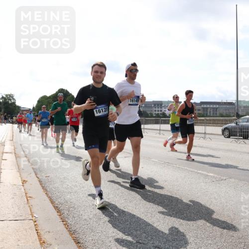 29.06.2025 - hella hamburg halbmarathon Lena Gebhardt http://msf.ph/oto/8412300 29.06.2025 10:04:38 Lombardsbrücke 1213, 4146, 16128, 16145, 171, 1126, 1213, 1316, 1347, 1377, 1559, 1674, 2011, 2463, 2628, 2698, 2852, 2979, 3994, 4146, 4293, 4394, 4538, 4587, 4951, 5354, 5365, 5869, 5976, 6311, 6709, 8049, 8177, 8217, 9489, 10100, 10213, 10709, 10756, 10834, 10962, 11088, 11551, 11582, 12004, 12005, 12125, 12924, 12998, 13533, 13625, 14340, 14436, 14917, 15525, 15532, 16128, 16145, 16357, 16579, 16753, 16989, 16995, 17071, 17113, 17434, 17437, 17814 meine-sportfotos.de