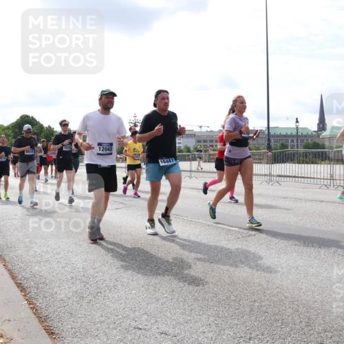 29.06.2025 - hella hamburg halbmarathon Lena Gebhardt http://msf.ph/oto/8412306 29.06.2025 10:17:14 Lombardsbrücke 5929, 5930, 12043, 12100, 1514, 16447, 1083, 1117, 1137, 1240, 1298, 1331, 1348, 1356, 1403, 1477, 1553, 1602, 2225, 2305, 2860, 2908, 3088, 3210, 3450, 3464, 3466, 3622, 3802, 3803, 4194, 4852, 5023, 5390, 5929, 5930, 5995, 6126, 6128, 6328, 6520, 6522, 6742, 6941, 6948, 7011, 7114, 7115, 7257, 7291, 7345, 7360, 7376, 7410, 7445, 7566, 7647, 7844, 7924, 7928, 7945, 8210, 8253, 8263, 8309, 8351, 8433, 8513, 8558, 8619, 8895, 8983, 9091, 9152, 9208, 9259 meine-sportfotos.de