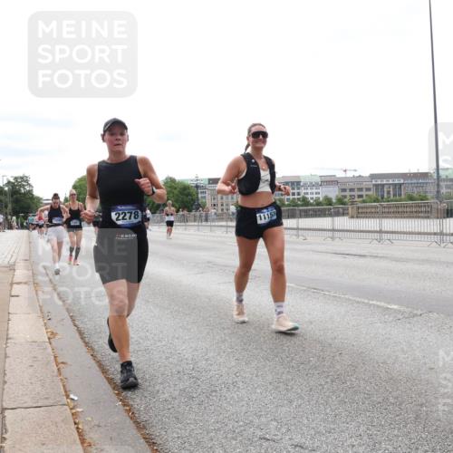 29.06.2025 - hella hamburg halbmarathon Lena Gebhardt http://msf.ph/oto/8412312 29.06.2025 10:25:36 Lombardsbrücke 11662, 2278, 11157, 1093, 1305, 1479, 1481, 1627, 2278, 3343, 3765, 3920, 3961, 3963, 4378, 4797, 5028, 5564, 5814, 6663, 6869, 8881, 8962, 9811, 9927, 10104, 10845, 10846, 11157, 11596, 11662, 11699, 11921, 12074, 12505, 12838, 13510, 13653, 13842, 14086, 14223, 14936, 15016, 15119, 15283, 15679, 16289, 16354, 16381, 16421, 16422, 16927 meine-sportfotos.de