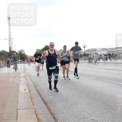 29.06.2025 - hella hamburg halbmarathon Lena Gebhardt http://msf.ph/oto/8412314 29.06.2025 10:51:14 Lombardsbrücke 17079, 0029, 7825, 135, 1129, 1203, 1208, 1404, 1478, 1617, 1997, 2200, 2202, 2308, 2358, 2380, 2484, 2485, 2859, 3229, 3934, 4156, 4652, 4713, 4771, 4808, 4848, 4878, 4920, 5286, 5289, 5357, 5394, 5530, 6091, 6178, 6961, 7012, 7141, 7769, 7770, 7771, 7825, 7871, 7992, 8040, 8200, 8410, 8672, 8779, 8986, 9166, 9167, 9582, 9583, 9763, 10029, 10552, 10614, 10636, 11034, 11052, 11252, 11268, 11575, 11577, 14534 meine-sportfotos.de