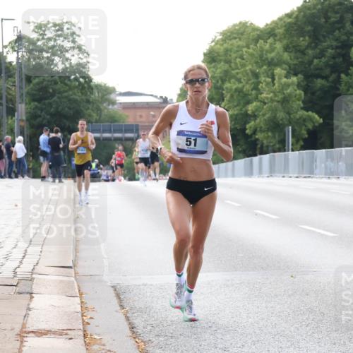 29.06.2025 - hella hamburg halbmarathon Lena Gebhardt http://msf.ph/oto/8412330 29.06.2025 09:39:33 Lombardsbrücke 17402, 51, 51, 4524, 6699, 11342, 11678, 13016, 14188, 14932, 15166, 16529, 16548, 17402, 18694, 18848, 19072, 19108 meine-sportfotos.de