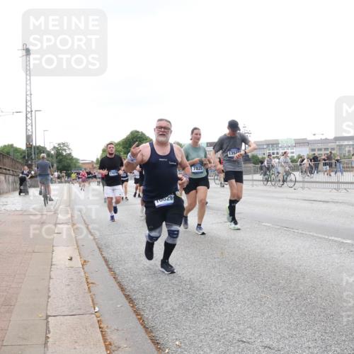29.06.2025 - hella hamburg halbmarathon Lena Gebhardt http://msf.ph/oto/8412346 29.06.2025 10:51:14 Lombardsbrücke 17079, 029, 7825, 13522, 5530, 1129, 1203, 1208, 1404, 1478, 1617, 1997, 2200, 2202, 2308, 2358, 2380, 2484, 2485, 2859, 3229, 3934, 4156, 4652, 4713, 4771, 4808, 4848, 4878, 4920, 5286, 5289, 5357, 5394, 5530, 6091, 6178, 6961, 7012, 7141, 7769, 7770, 7771, 7825, 7871, 7992, 8040, 8200, 8410, 8672, 8779, 8986, 9166, 9167, 9582, 9583, 9763, 10029, 10552, 10614, 10636, 11034, 11052, 11252, 11268, 11575, 11577, 14534 meine-sportfotos.de