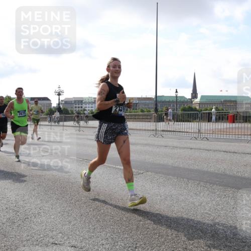 29.06.2025 - hella hamburg halbmarathon Lena Gebhardt http://msf.ph/oto/8412350 29.06.2025 09:50:29 Lombardsbrücke 11491, 2675, 275199, 1209, 1358, 1615, 1675, 1688, 1697, 1700, 1803, 1882, 2415, 2568, 2675, 2719, 2826, 3332, 3626, 4205, 4229, 4380, 4398, 4823, 5248, 5409, 5436, 5472, 5508, 5745, 5791, 5803, 6080, 6458, 6529, 6649, 6682, 6704, 7026, 7495, 7774, 8450, 8629, 8958, 9017, 9116, 9294, 9302, 9365, 9711, 9979, 10064, 10218, 10783, 10894, 10922, 11281, 11305, 11379, 11767, 12292, 12540, 12554, 12895, 13725, 14560 meine-sportfotos.de