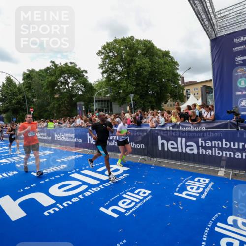 29.06.2025 - hella hamburg halbmarathon Zöllner http://msf.ph/oto/8412372 29.06.2025 10:46:41 Ziel 1920, 1942, 5459, 9051, 13525, 13554, 15026, 15133, 15206, 15714, 16175, 17865, 18297, 18882 meine-sportfotos.de